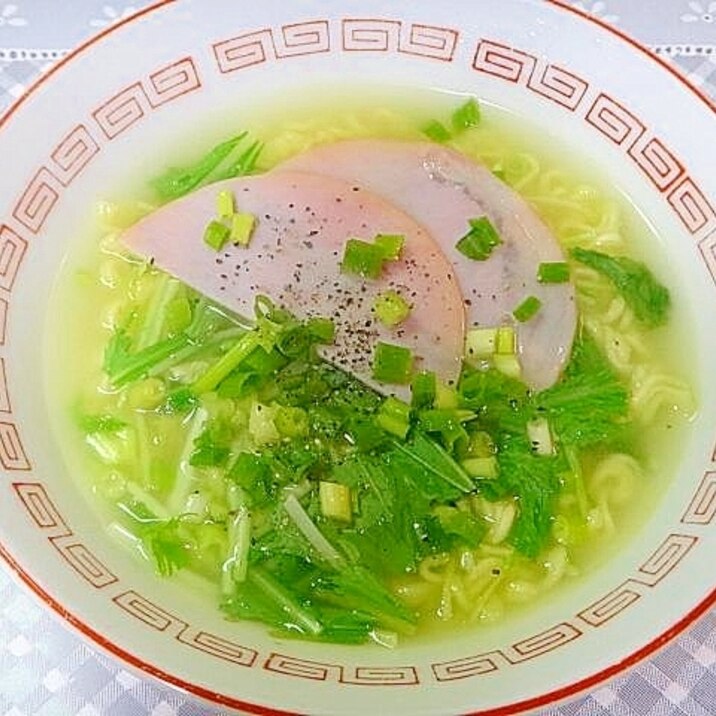 水菜とハムの塩ラーメン